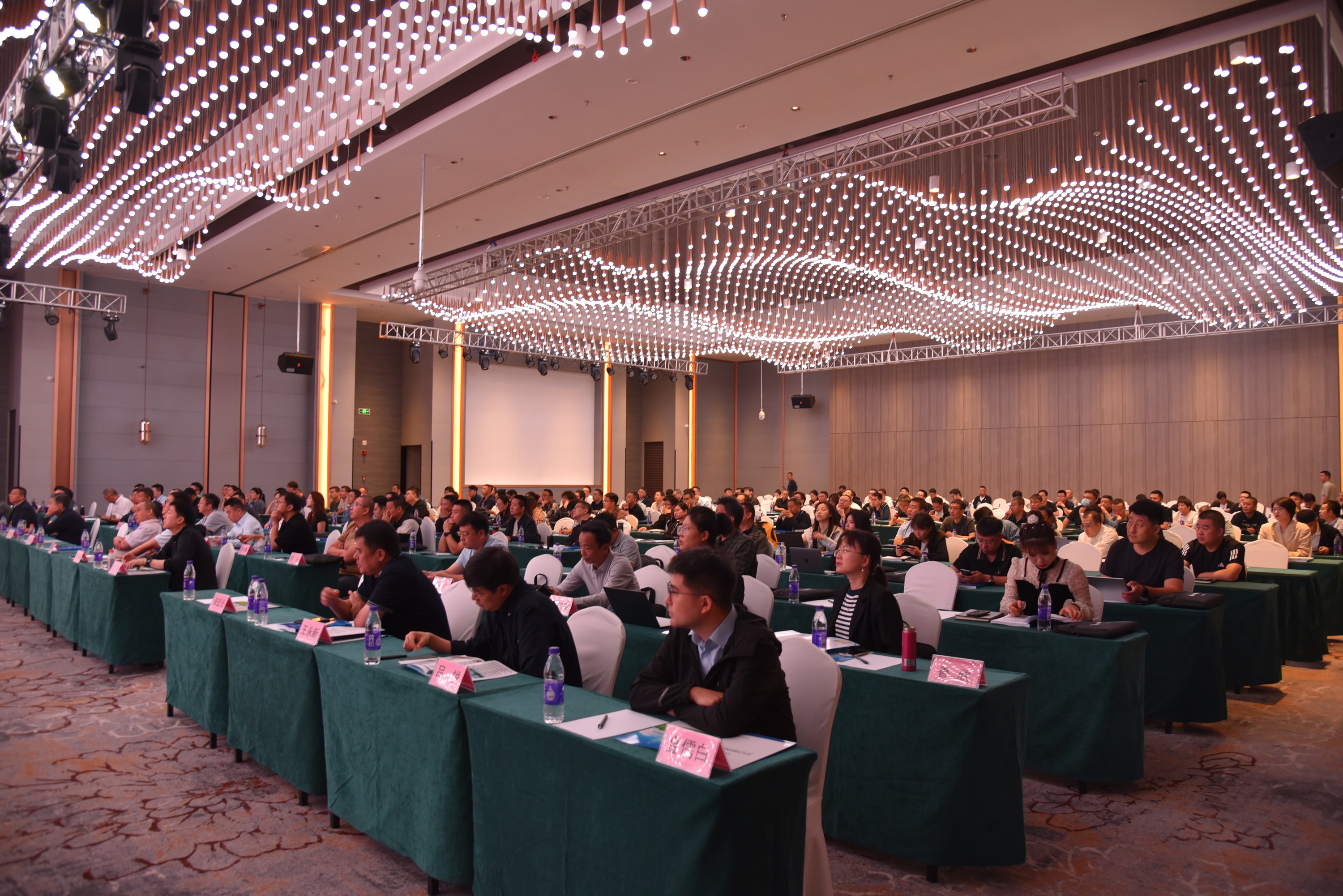 聚力同筑基 共促新發(fā)展|“2025年配焦煉鐵、配煤煉焦與煤焦檢測技術(shù)研討會”暨“第四屆優(yōu)化配煤與煤焦檢測培訓班”勝利召開